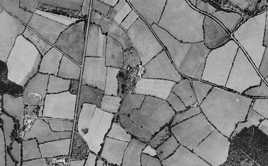 La ferme dans les années 50 avec de nombreuses haies- IGN Remonter le temps